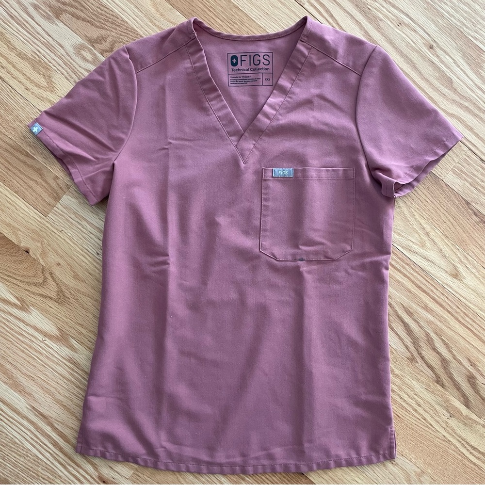 Figs Mauve Catarina scrub top